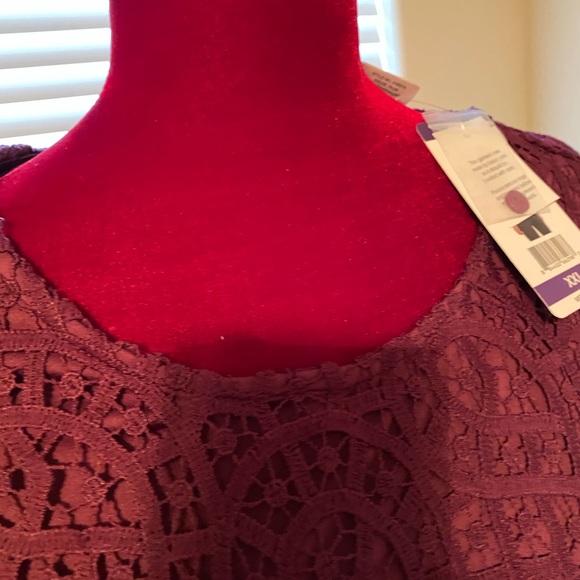 🍷Wine color 🍷 Lace eyelet Ladies Blouse NWT - Picture 13 of 13